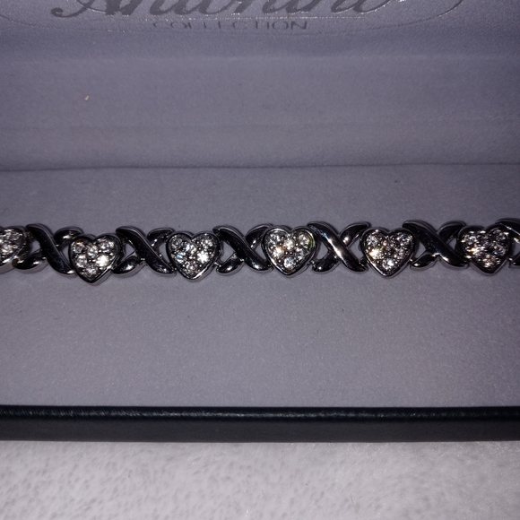 Kay Jewelers Jewelry - Silvertone and diamond bracelet